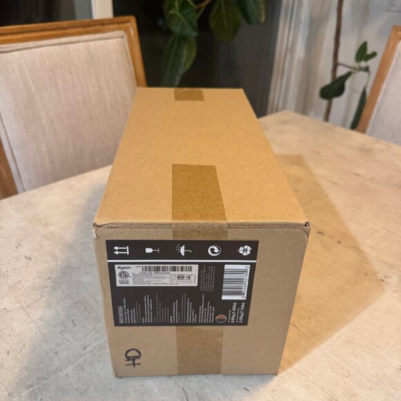 Dyson Supersonic Hair Dryer (5 Attachments) – Brand New in Box - Ships Today - Picture 9 of 15